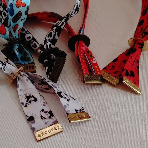 Lot of Disney Groovez Fabric Wrist Bands NWT Lof of 5 - Picture 3 of 6
